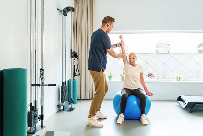 7 Effective Ways Physiotherapy Helps Relieve Chronic Pain